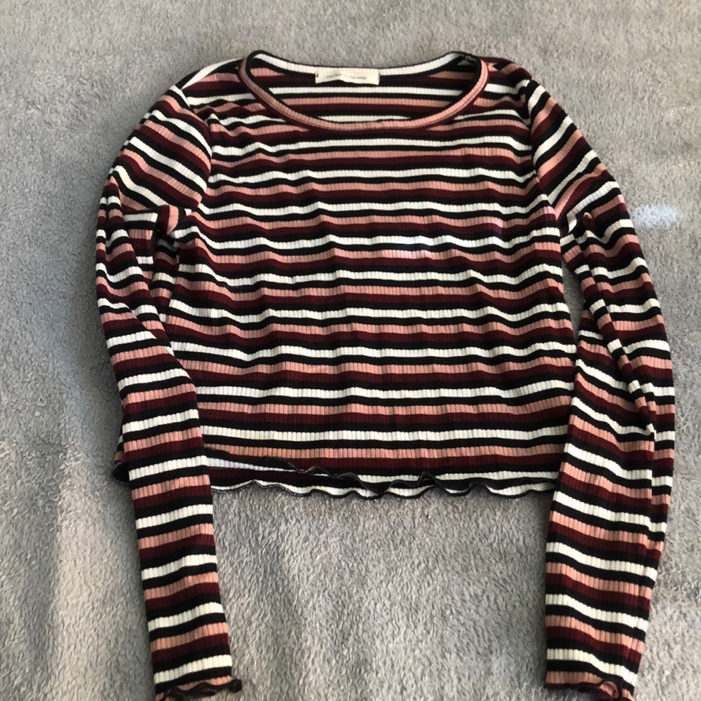 Cropped long sleeve top